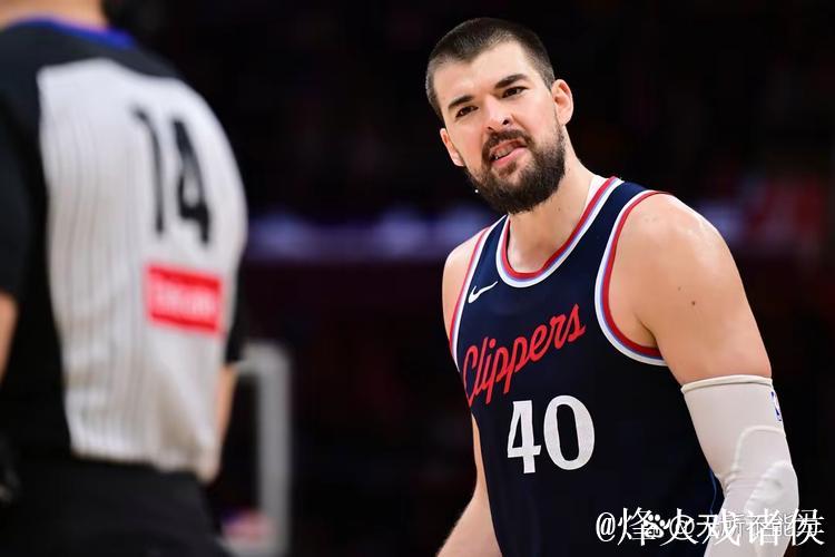 半场出战17分钟，伊维察-祖巴茨3投2中拿下4分7篮板